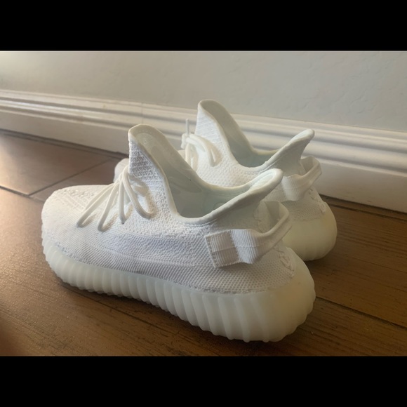 Athletic_Shoes